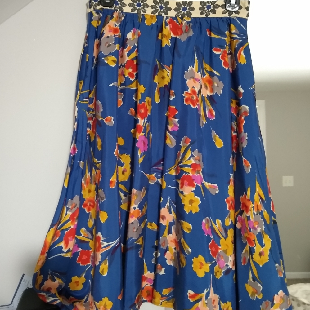 High waisted floral print skirt